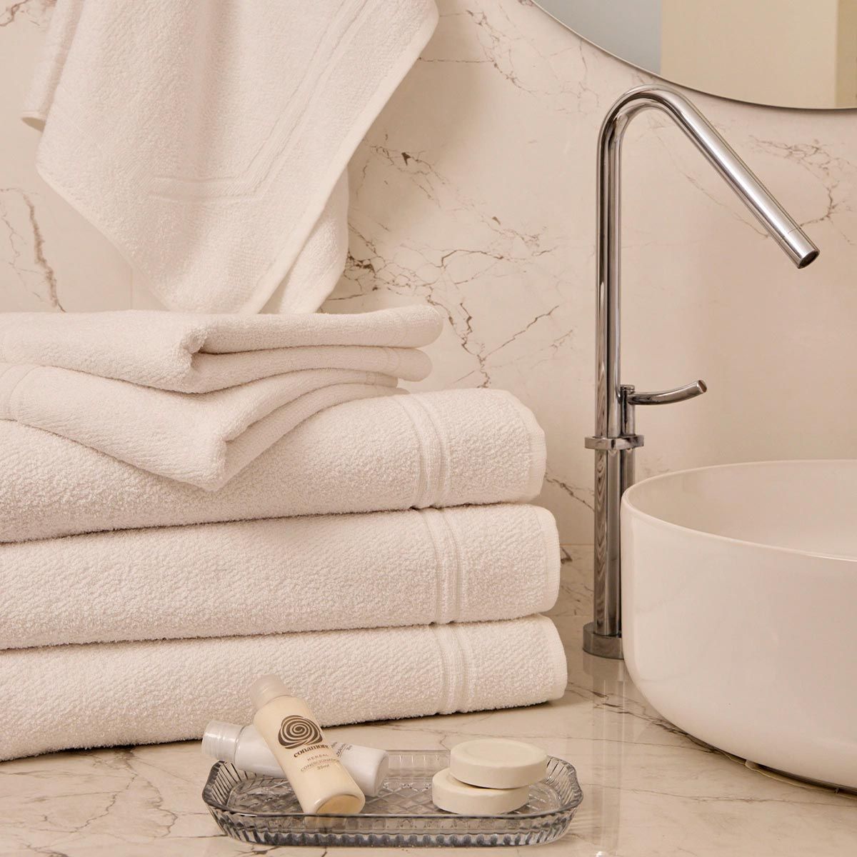 Toalha de Banho para Hotel Frame - 80x140cm - Fio Retorcido 24/2 - Gramatura 450g/m2 - Peso: 504g