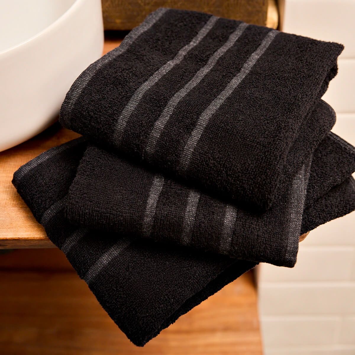 Toalha de Rosto Preta Profissional  Sense - 50x70cm - Fio Retorcido 24/2 - Gramatura 380g/m2 - Peso: 133g